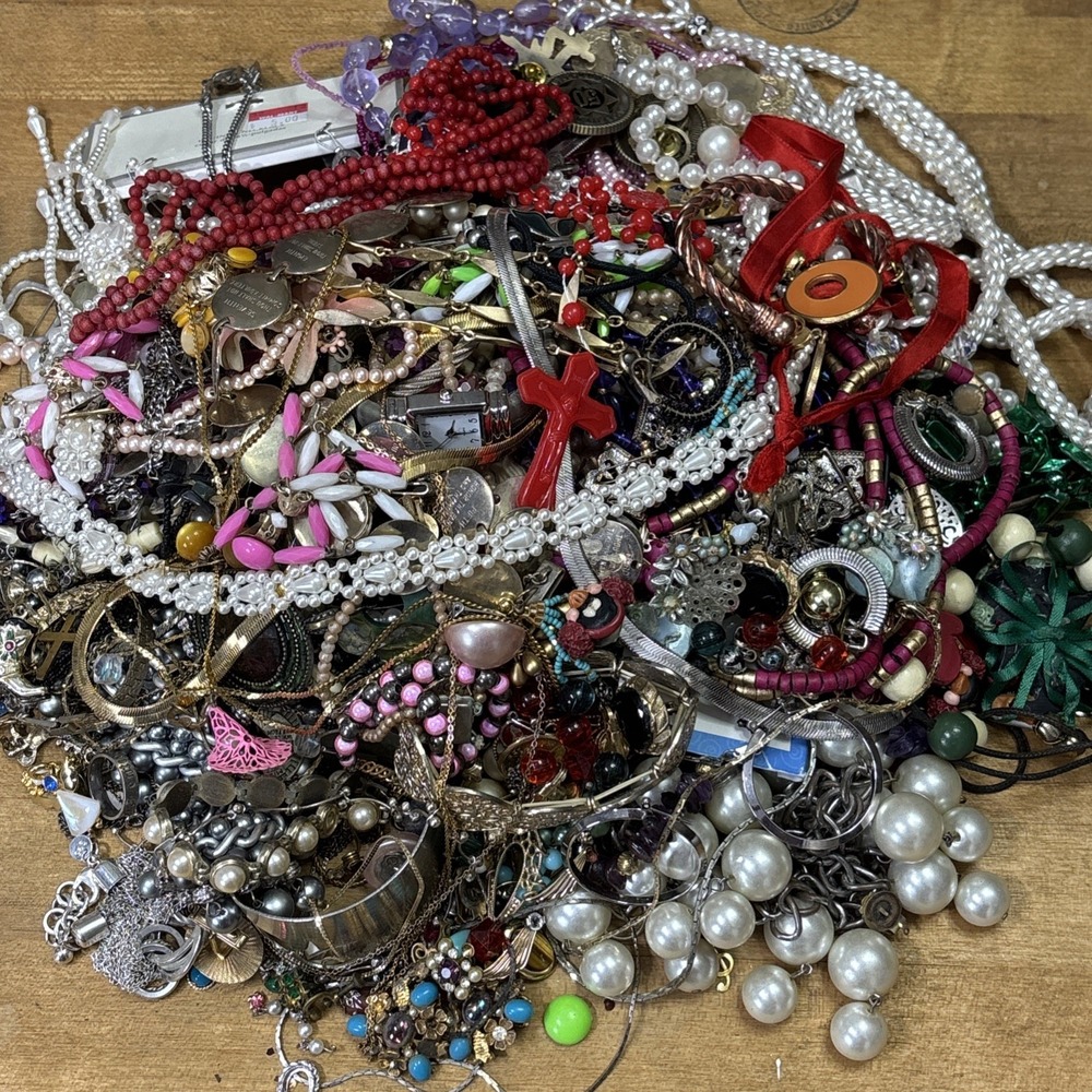 6+ LB Vintage Retro Modern Mixed Jewelry Lot Necklaces Bracelets Brooches Craft